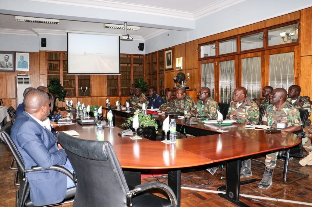 OFICIAIS DO INSTITUTO SUPERIOR DO EXÉRCITO REALIZAM VISITA DE ESTUDO AO CAMINHO DE FERRO DE BENGUELA-EP