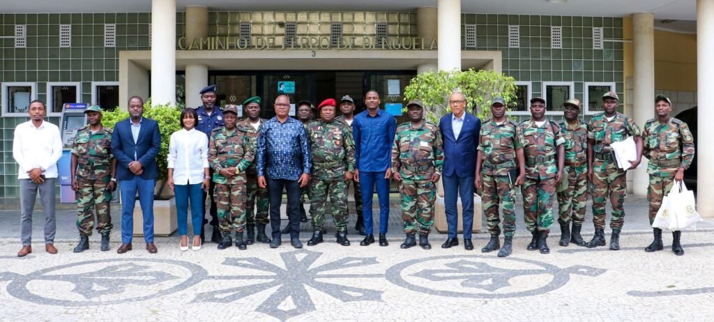 CAMINHO DE FERRO DE BENGUELA-EP RECEBE VISITA DO COMANDANTE DA REGIÃO MILITAR CENTRO